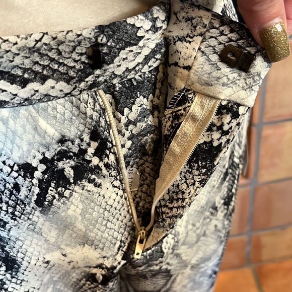 Zara, black and white snakeskin print tapered pants, M! - Picture 3 of 9